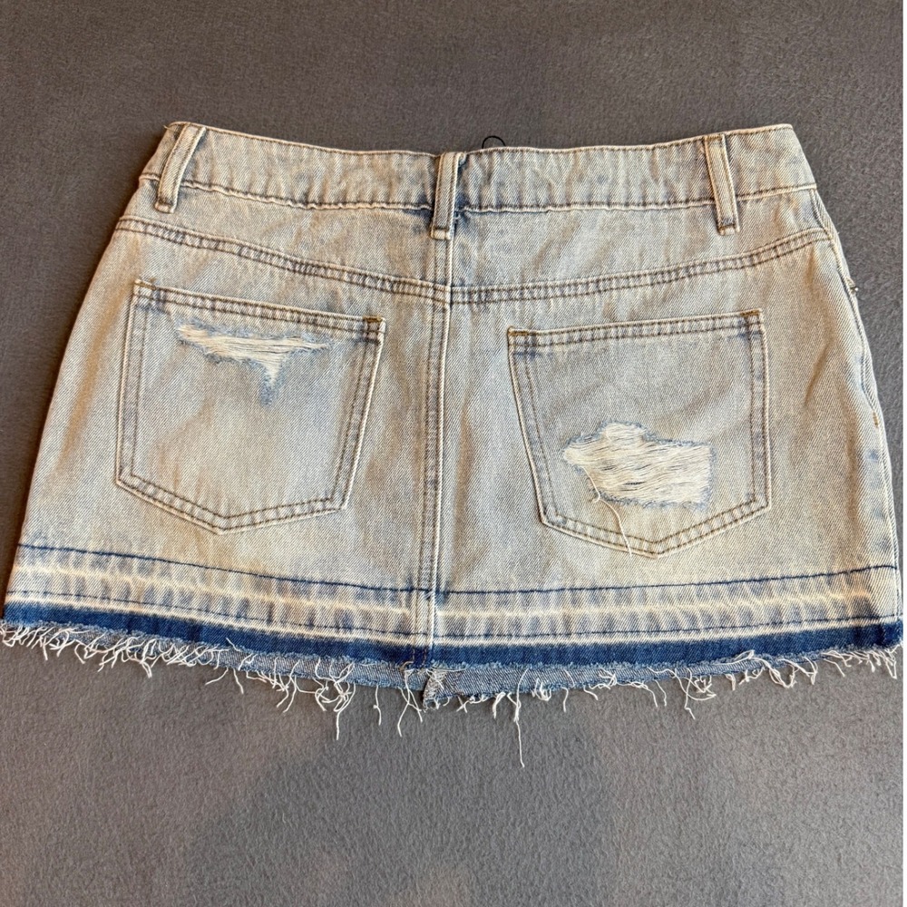 Edikted Priyanka Denim Mini Skirt NWT Light Blue Distressed Raw Hem Size M